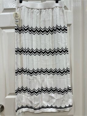 francesca’s Women’s White Knit Midi Skirt with Black Zigzag Stripes